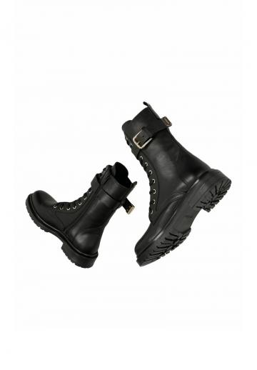 Ботинки на шнуровке