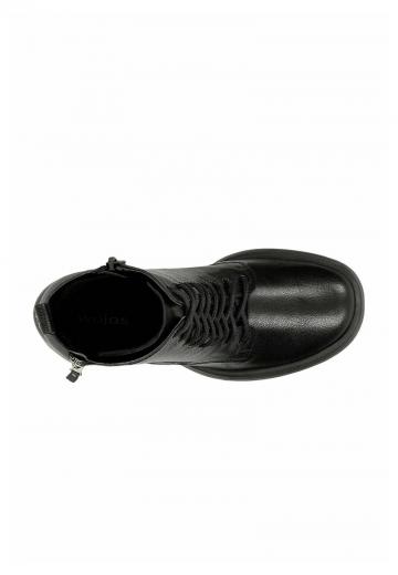 Ботинки на шнуровке