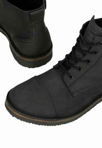 Ботинки на шнуровке