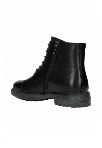 Ботинки на шнуровке