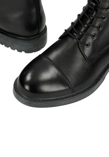 Ботинки на шнуровке