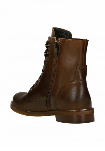 Ботинки на шнуровке