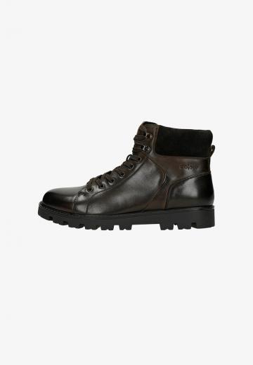 Ботинки на шнуровке