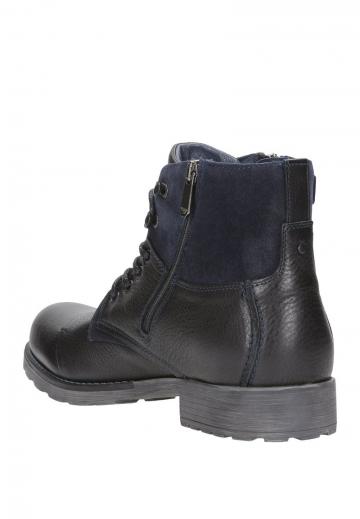 Ботинки на шнуровке