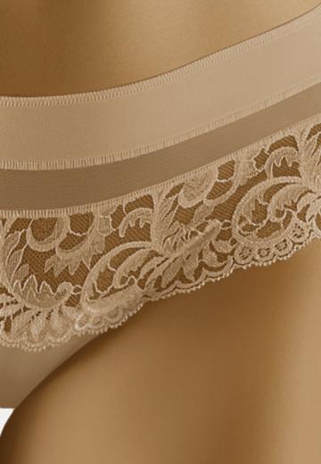 Трусы на бедрах