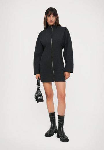 Короткое платье