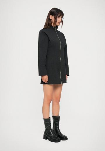 Короткое платье