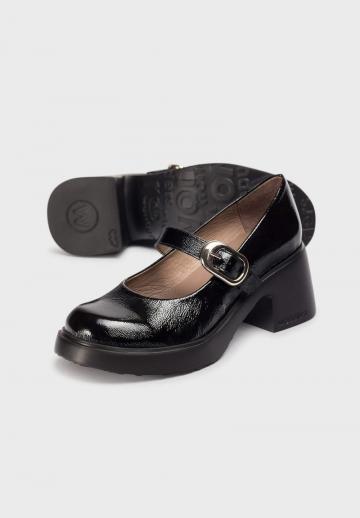 Туфли с высоким носом