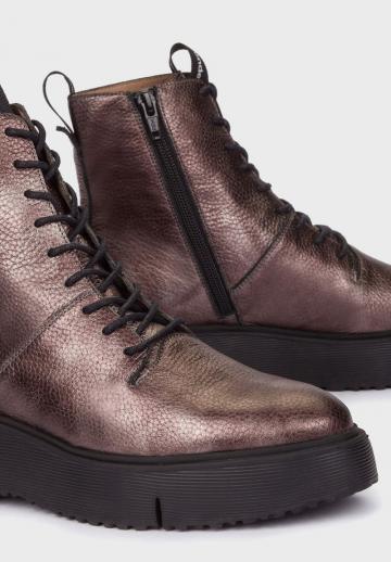 Ботинки на шнуровке