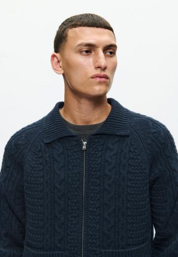 Вязаная кофта