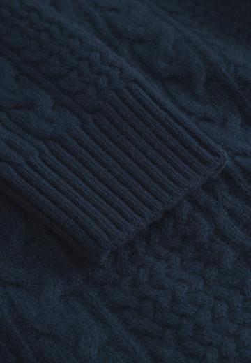 Вязаная кофта