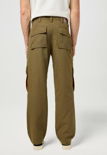 Брюки с накладными карманами