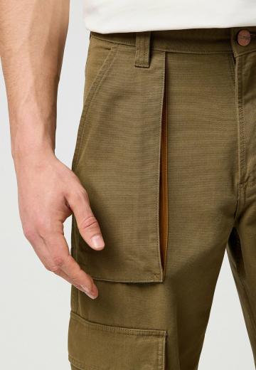 Брюки с накладными карманами