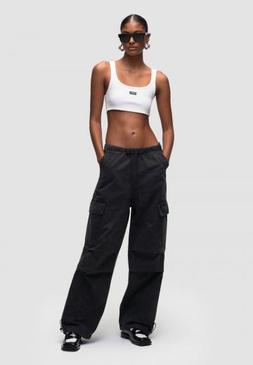 Брюки с накладными карманами