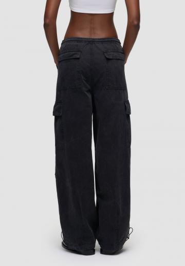 Брюки с накладными карманами