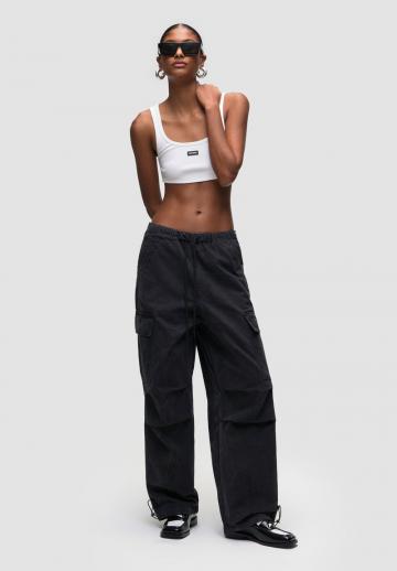 Брюки с накладными карманами