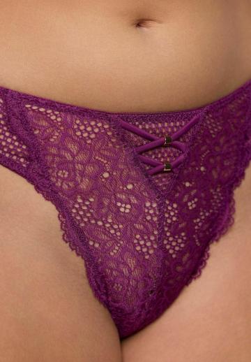 Трусы на бедрах