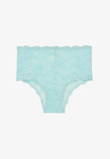 Трусы на бедрах