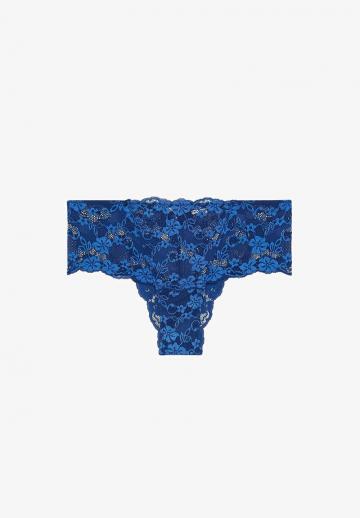 Трусы на бедрах