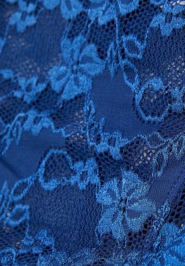 Трусы на бедрах