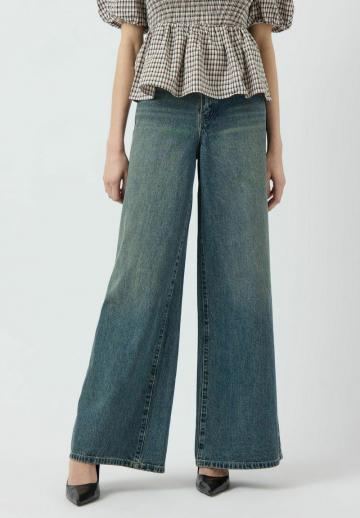 Клешеные джинсы