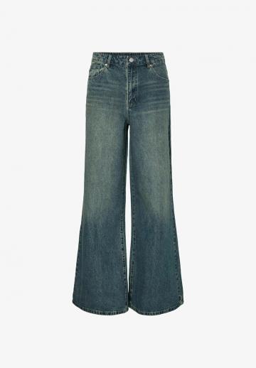 Клешеные джинсы