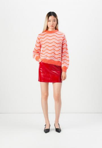 Пуловер в полоску