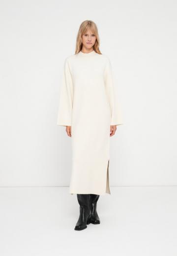 Вязаное платье