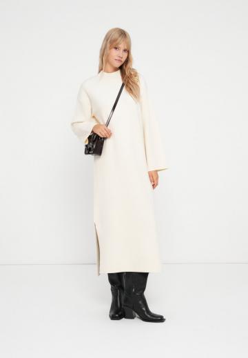 Вязаное платье