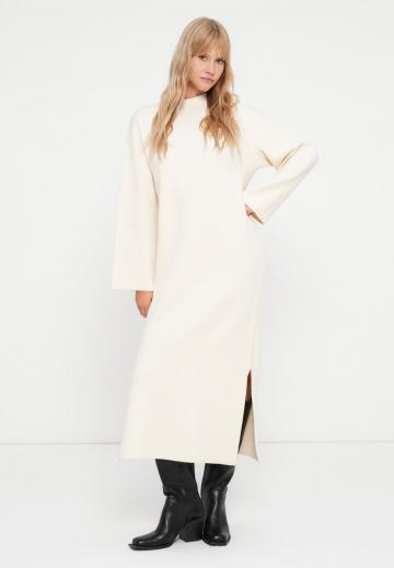 Вязаное платье