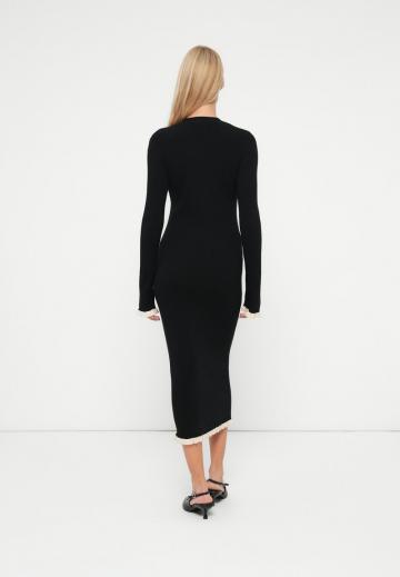 Вязаное платье