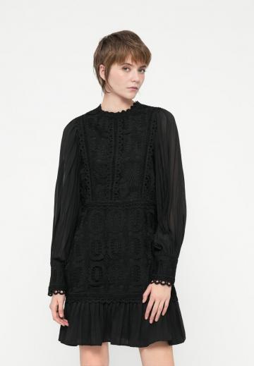 Короткое платье