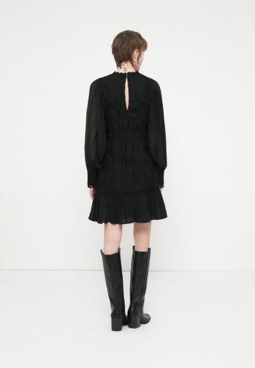 Короткое платье