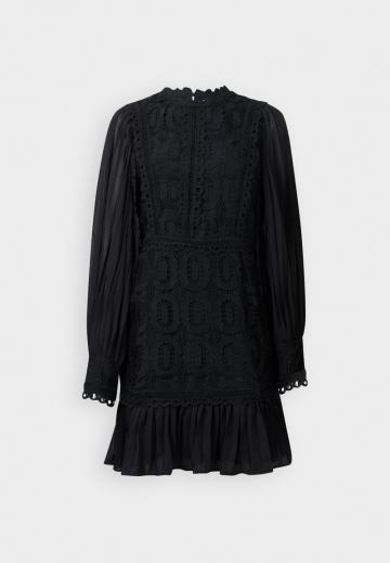 Короткое платье