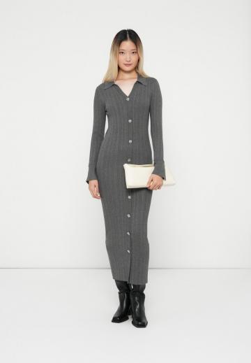 Вязаное платье