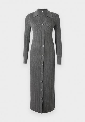 Вязаное платье