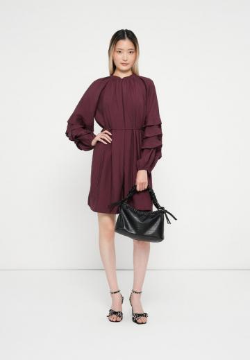 Короткое платье