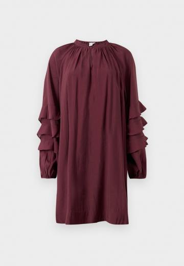 Короткое платье