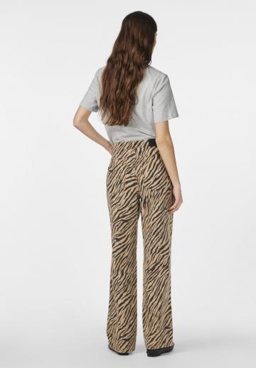 Свободные джинсы