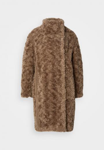 Шерстяное пальто