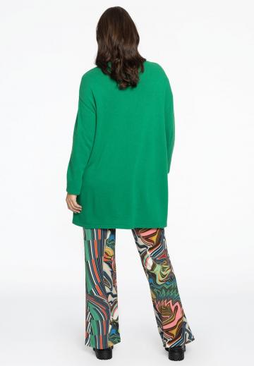 Пуловер с вырезом V