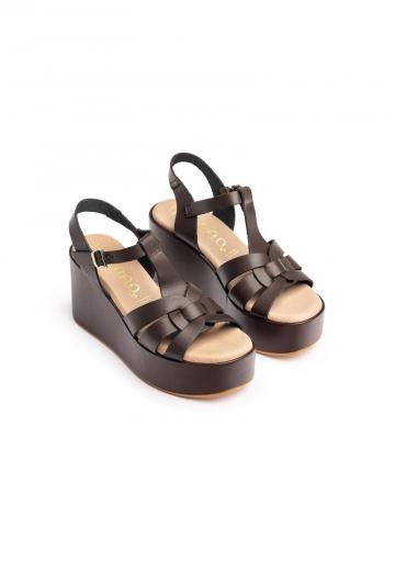 Босоножки на танкетке