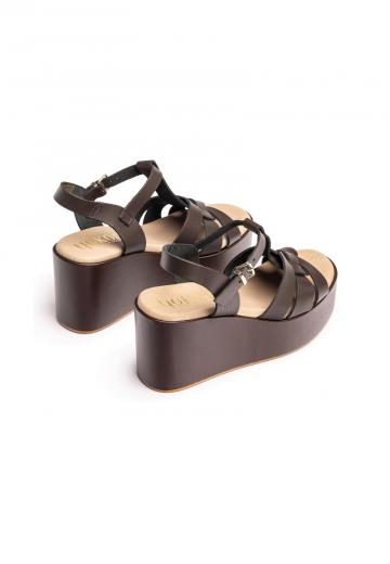 Босоножки на танкетке