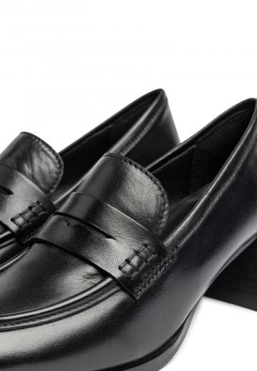Туфли с высоким носом