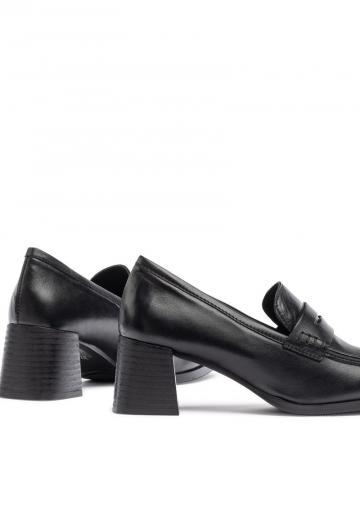 Туфли с высоким носом