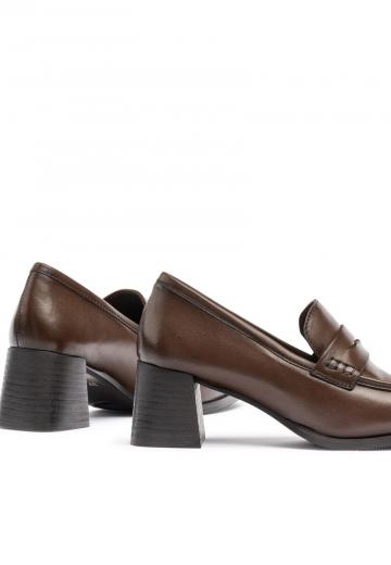 Туфли с высоким носом