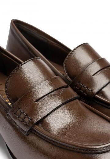 Туфли с высоким носом