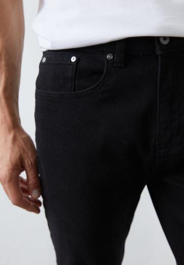 Узкие джинсы