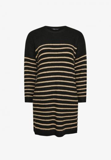 Вязаное платье