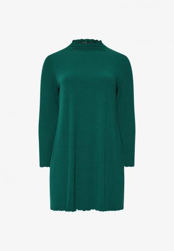 Вязаное платье